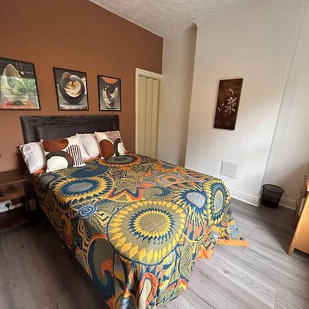 Spacious Homely 3 Bed Property ニューカッスル・アンダー・ライム エクステリア 写真