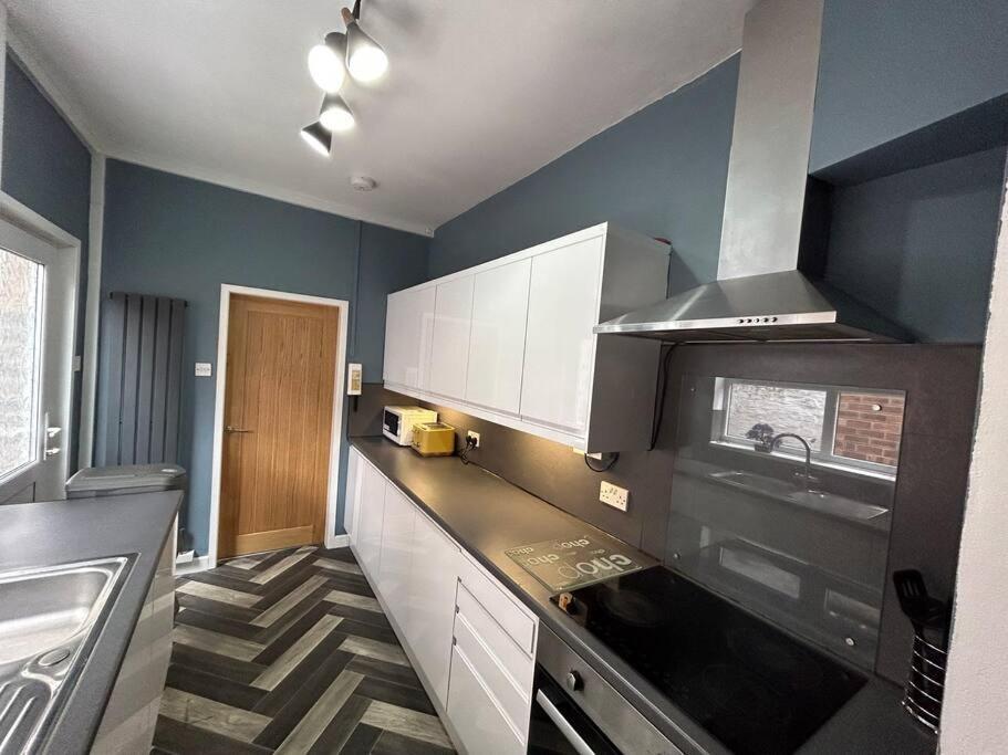 Spacious Homely 3 Bed Property ニューカッスル・アンダー・ライム エクステリア 写真
