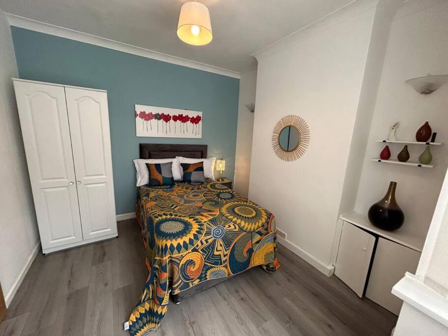 Spacious Homely 3 Bed Property ニューカッスル・アンダー・ライム エクステリア 写真